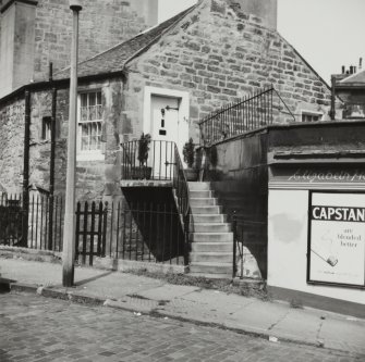 33 Kerr Street.
View of doorway and steps.