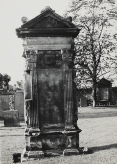 Edinburgh, Kirkgate, Liberton Parish Church Churchyard.
View of the tombstone of James Baxter, mason.