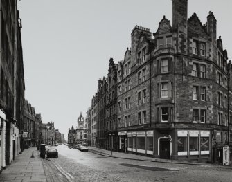 Top of Lawnmarket (showing building linking with Upper Bow), view from West.