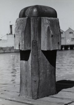 Edinburgh, Leith, The Shore.
View of bollard sheathed with wood.