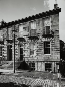 Edinburgh, 9 Malta Terrace.
General view from South.