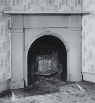 Edinburgh, 31,33, 35, 37 Marshall Street & 23 Nicholson Square, interior.
View of third floor South-East apartment, specimen later fireplace.