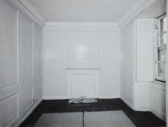 Edinburgh, 31-37 Marshall Street & 23 Nicholson Square, interior.
View of second floor North-West apartment showing West wall, fireplace and panelling.
