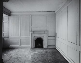 Edinburgh, 31-37 Marshall Street & 23 Nicholson Square, interior.
View of third floor West apartment showing West wall, fireplace and panelling.