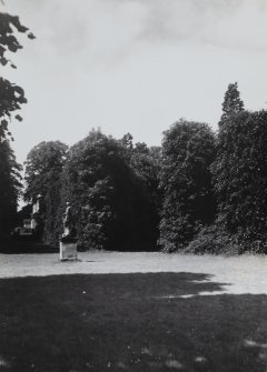 Newliston House, park
View of garden with statue of Hercules