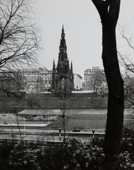 Distant view of Scott Monument from south