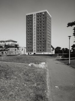 Edinburgh, Niddrie Marischal Development, Teviotbank House.
View of tower block from West.