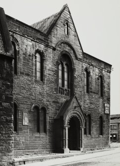 Oblique view of the front facade of the Pleasance Church seen from the North West.