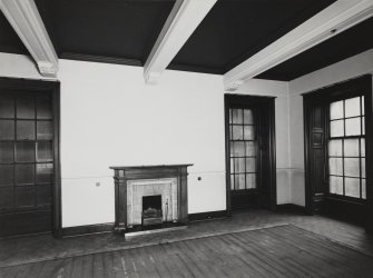 112 Princes Street, Conservative Club, interior. First floor, north west apartment.