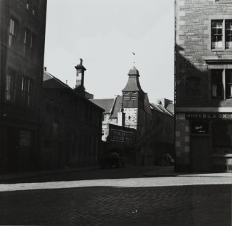 Edinburgh, Quayside Street, Quayside Mills.
General view down the street to the mills with The Black Swan on the right.