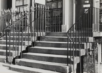 Detail of steps and railings of 19 and 20 Queen Street