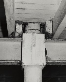 Edinburgh, Leith, Salamander Street, Seafield Maltings, interior.
Detail of cast-iron column head and base on the malting floor.