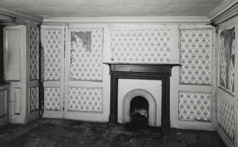 Edinburgh, Leith, 36 The Shore and 59-65 Bernard Street, interior.
View of North-East apartment, second floor, East wing, showing panelling and stone bolletion-moulded fireplace on East wall.