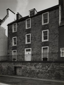 South Queensferry, 1 Mid Terrace.
View from North.