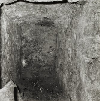 South Queensferry, 1 Mid Terrace.
View of vaulted basement.