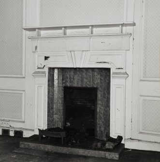 South Queensferry, 1 Mid Terrace.
Detail of fireplace in North room of first floor.