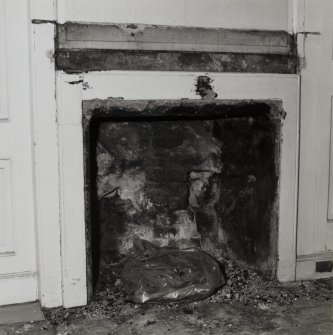 South Queensferry, 1 Mid Terrace.
Detail of fireplace in North room of first floor.