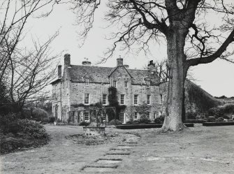 Edinburgh, Winton Loan, Morton House.
General view from South.