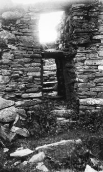 Broch, Ousdale: entrance from interior