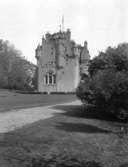 Crathes Castle
View from South