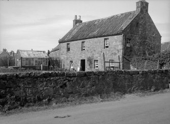 Kinross, Sandport, Pierview.
General view of dwelling.