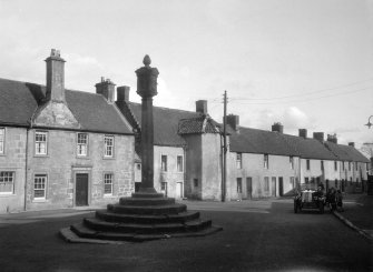 General view of Turnpike House, Callander's buildings, Mercat Cross from NW.
