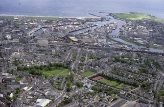 Aberdeen, Harbour/ City Centre.
General oblique aerial view.