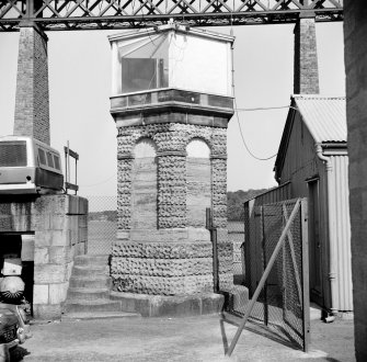 South Queensferry, Hawes Pier, lighthouse.
View from West