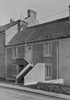 General view of 44 Kilbagie Street, Kincardine on Forth.