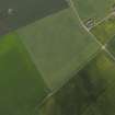 Oblique aerial view centred on the cropmarks of the unenclosed settlement, pits and pit-alignment, taken from the E.