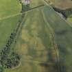 Oblique aerial view centred on the cropmarks of the unenclosed settlement and pits with the gate lodge and dismantled railway adjacent, taken from the W.