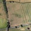 Oblique aerial view centred on the cropmarks of the Roman fort, Roman temporary camps and fort annexes, taken from the N.