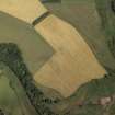 Oblique aerial view centred on the cropmarks of the enclosure and settlement, taken from the SW.