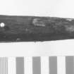 Wooden knife-handle (DP00/003). Scale 10 centimetres. (Colin Martin)