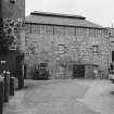 Prestonpans, High Street, Brewery
View of SE facing buildings in courtyard, from SE