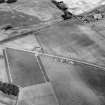 Oblique aerial view centred on the cropmarks of the Roman temporary camp, linear features, pits and rig at Dun, looking to the NW.