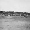 General view of Culross from pier.
Scanned image from original glass plate negative. Original envelope annotated by Erskine Beveridge 'Culross from end of pier'