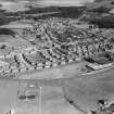 Markinch, general view, showing Betson Street and St Drostan's Parish Church.  Oblique aerial photograph taken facing north.