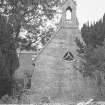 Old Orwll Kirkyard, Horn of Thomanean Mausoleum
General view.