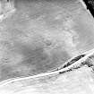 Pityoulish, oblique aerial view, taken from the NNW, centred on the cropmarks of a round house, pits and a possible souterrain.