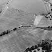 Inverdunning House, oblique aerial view, taken from the NE, centred on the cropmarks including those of pits. Cropmarks of an enclosure are visible in the centre of the photograph, and Inverdunning House is visible in the bottom right-hand corner.