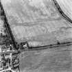 Luncarty, oblique aerial view, taken from the W, centred on the cropmarks of a settlement, an enclosure and linear cropmarks.