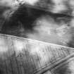 Grangemount, oblique aerial view, taken from the SW, centred on the cropmarks of an unenclosed settlement including interrupted ring-ditches.