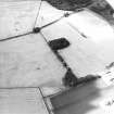 Oblique aerial view centred on the cropmarks of the Roman temporary camp, taken from the NE.