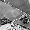 Easter Friarton Cottages, oblique aerial view, taken from the E, centred on cropmarks, pits and a possible long barrow.