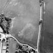 Easter Friarton Cottages, oblique aerial view, taken from the NE, centred on cropmarks, pits and a possible long barrow.