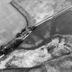 Kirktonbarns, oblique aerial view, taken from the SW, centred on linear cropmarks and cropmarks of cultivation remains and a possible timber building.