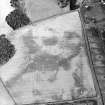 Oblique aerial view centred on the cropmarks of the unenclosed settlement, taken from the S.