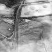 Oblique aerial view centred on the cropmarks of an unenclosed settlement and linear cropmarks, taken from the SW.