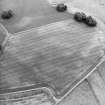 Oblique aerial view centred on the cropmarks of the Roman temporary camp and field-system, taken from the WNW.
